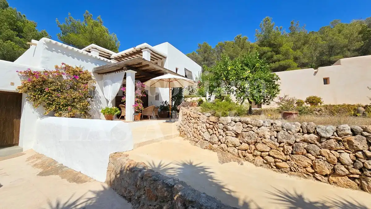Vista exterior de Finca rústica en venda en Santa Eulària des Riu amb Calefacció, Terrassa i Traster