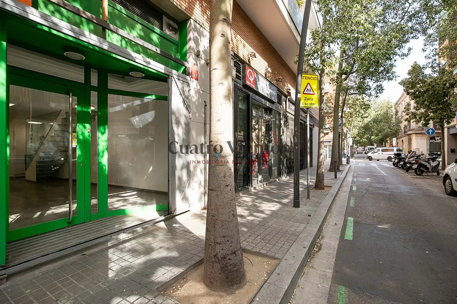 Vista exterior de Local de lloguer en Barcelona amb Aire condicionat i Calefacció