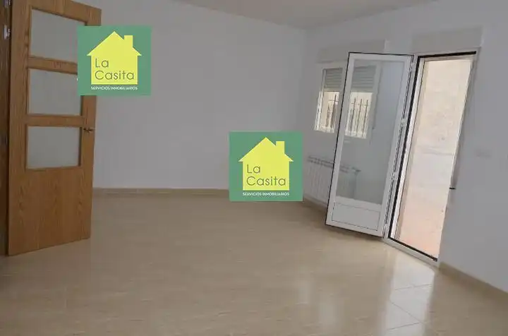 Sala d'estar de Casa adosada en venda en Chinchilla de Monte-Aragón amb Calefacció i Traster