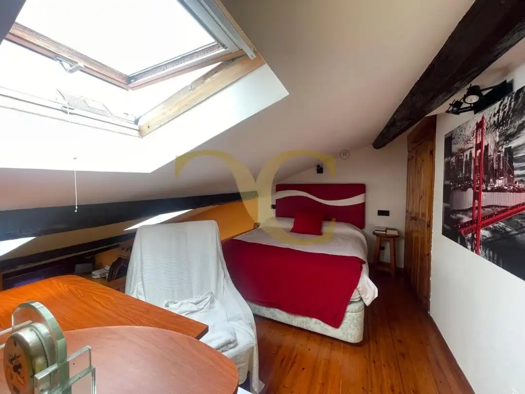 Schlafzimmer von Dachboden zum Verkauf in Ribadesella mit Heizung