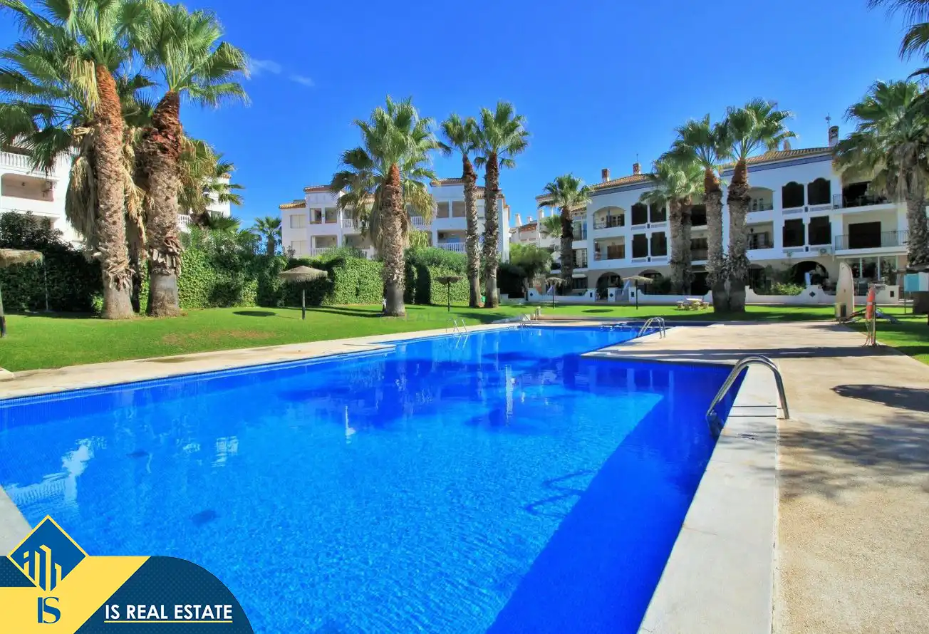 Apartamento con piscina en venta en Orihuela Costa, imagen 3