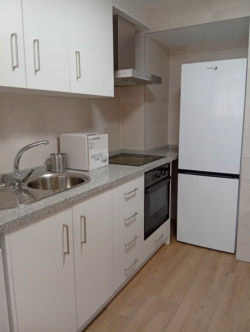 Cocina de Piso de alquiler en  Granada Capital con Calefacción, Amueblado y Horno