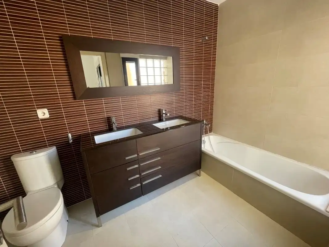 Adosado con piscina en venta en Carrer Elionor Ripoll, imagen 54