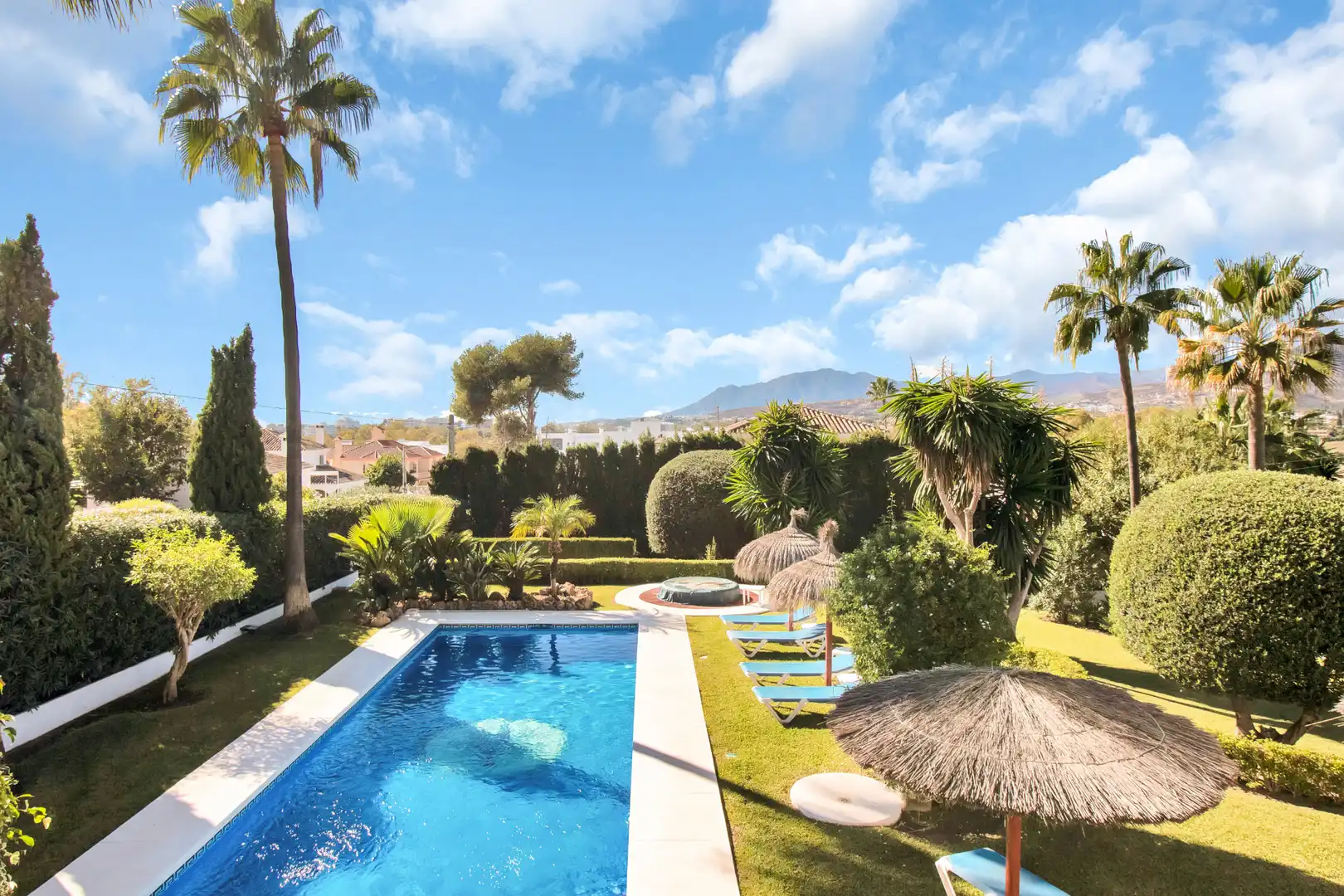 Casa amb piscina en venda a San Pedro de Alcántara, imagen 2
