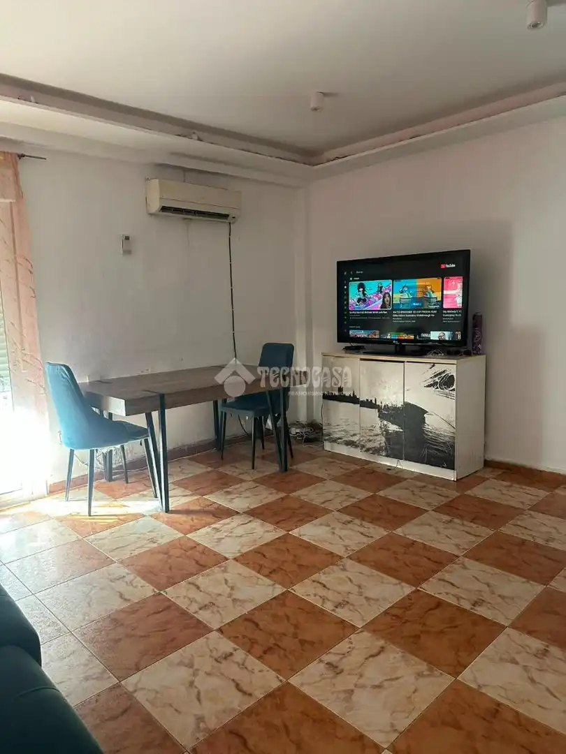 Sala d'estar de Pis en venda en Sevilla amb Aire condicionat, Terrassa i Moblat