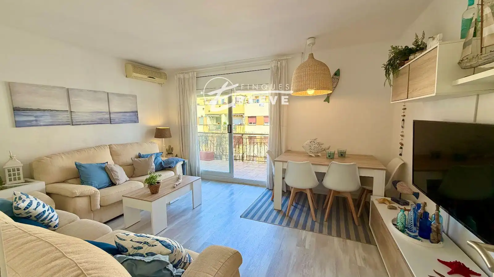 Sala de estar de Ático en venta en Cunit con Aire acondicionado, Terraza y Amueblado