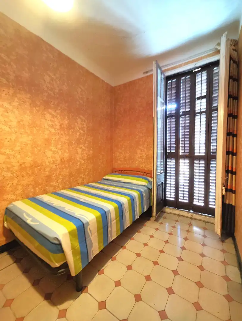 Bedroom of Buildings for sale in Barcelona
