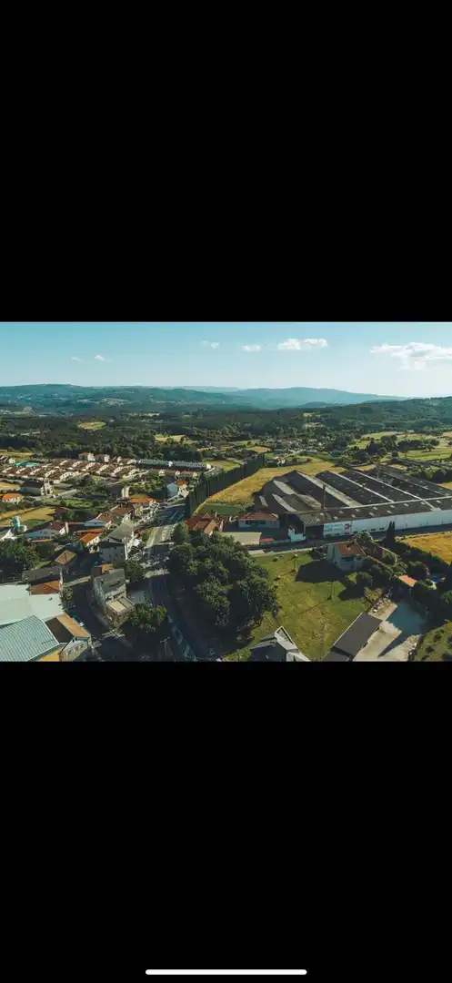 Vista exterior de Casa o xalet en venda en A Merca   amb Jardí privat, Terrassa i Moblat