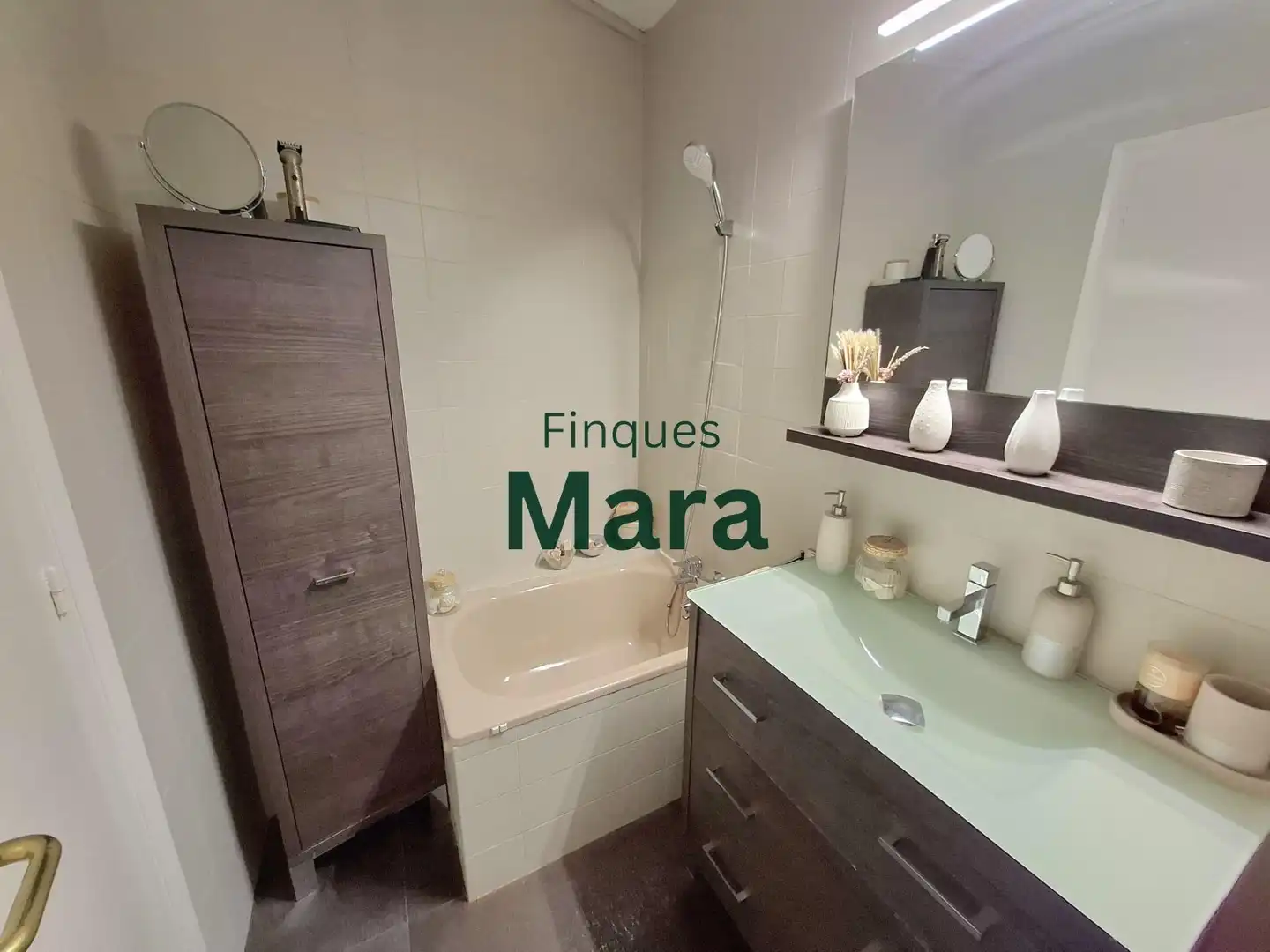 Badezimmer von Wohnung zum Verkauf in Sant Boi de Llobregat