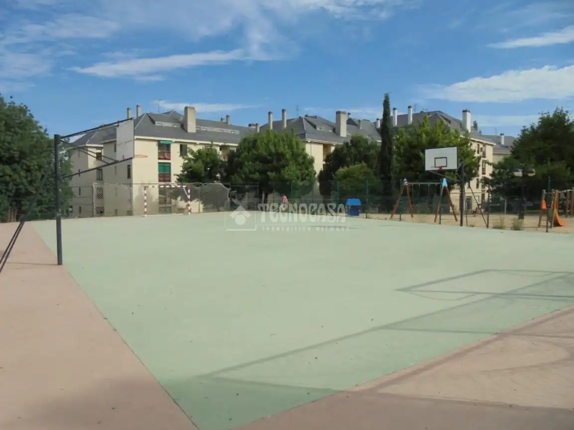 Aparcament de Pis en venda en Collado Villalba amb Calefacció, Terrassa i Piscina comunitària