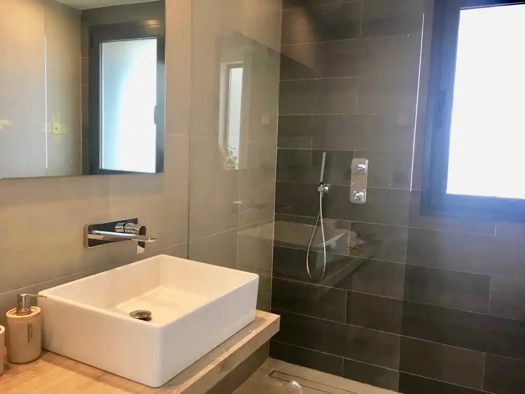Bathroom of Houses for rent in Estepona  with Air Conditioner, Private garden and Swimming Pool
