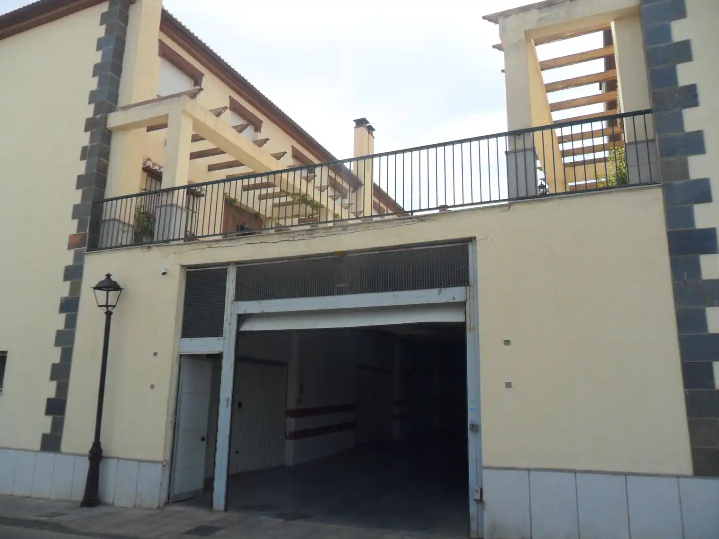 Vista exterior de Casa adosada de lloguer en Ogíjares amb Terrassa, Traster i Moblat