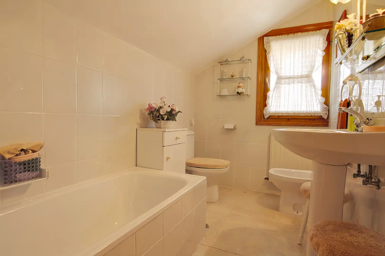 Baño de Casa o chalet en venta en Colmenar del Arroyo con Calefacción, Jardín privado y Terraza