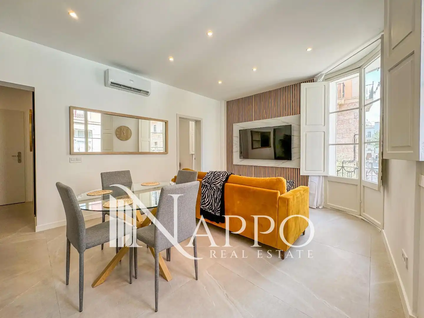 Living room of Flat for rent in  Palma de Mallorca  with Air Conditioner, Terrace and Furnished