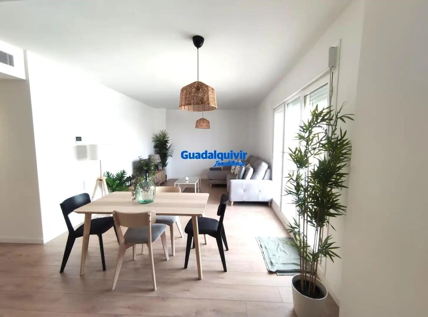 Living room of Flat for rent in Camas  with Air Conditioner, Private garden and Terrace