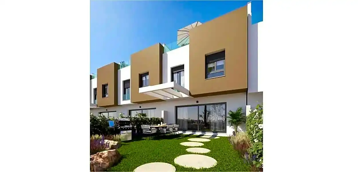 Vista exterior de Casa o xalet en venda en Vélez-Málaga amb Aire condicionat, Jardí privat i Terrassa