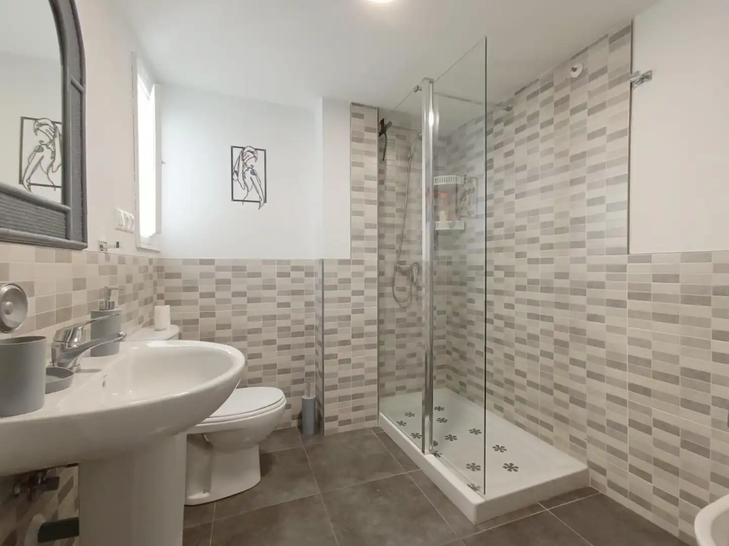 Bany de Apartament de lloguer en Almería amb Terrassa
