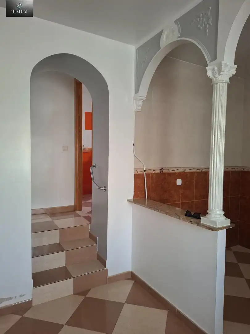 Badezimmer von Einfamilien-Reihenhaus zum Verkauf in Pinos Puente mit Klimaanlage