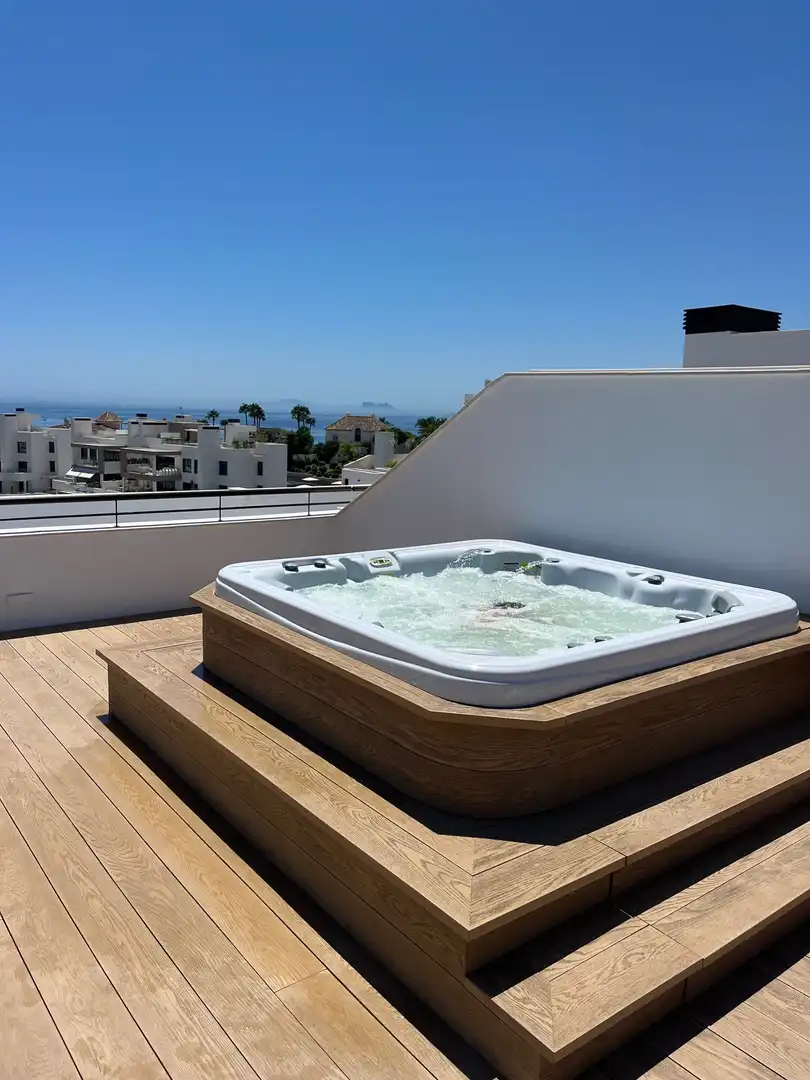 Ático con piscina en venta en Estepona Pueblo