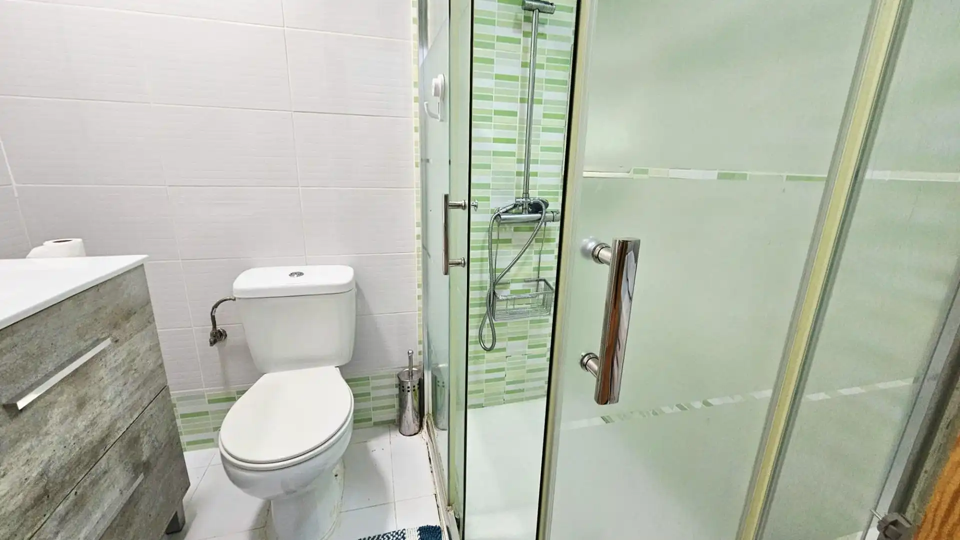 Bany de Casa o xalet en venda en Torrevieja amb Aire condicionat, Terrassa i Moblat