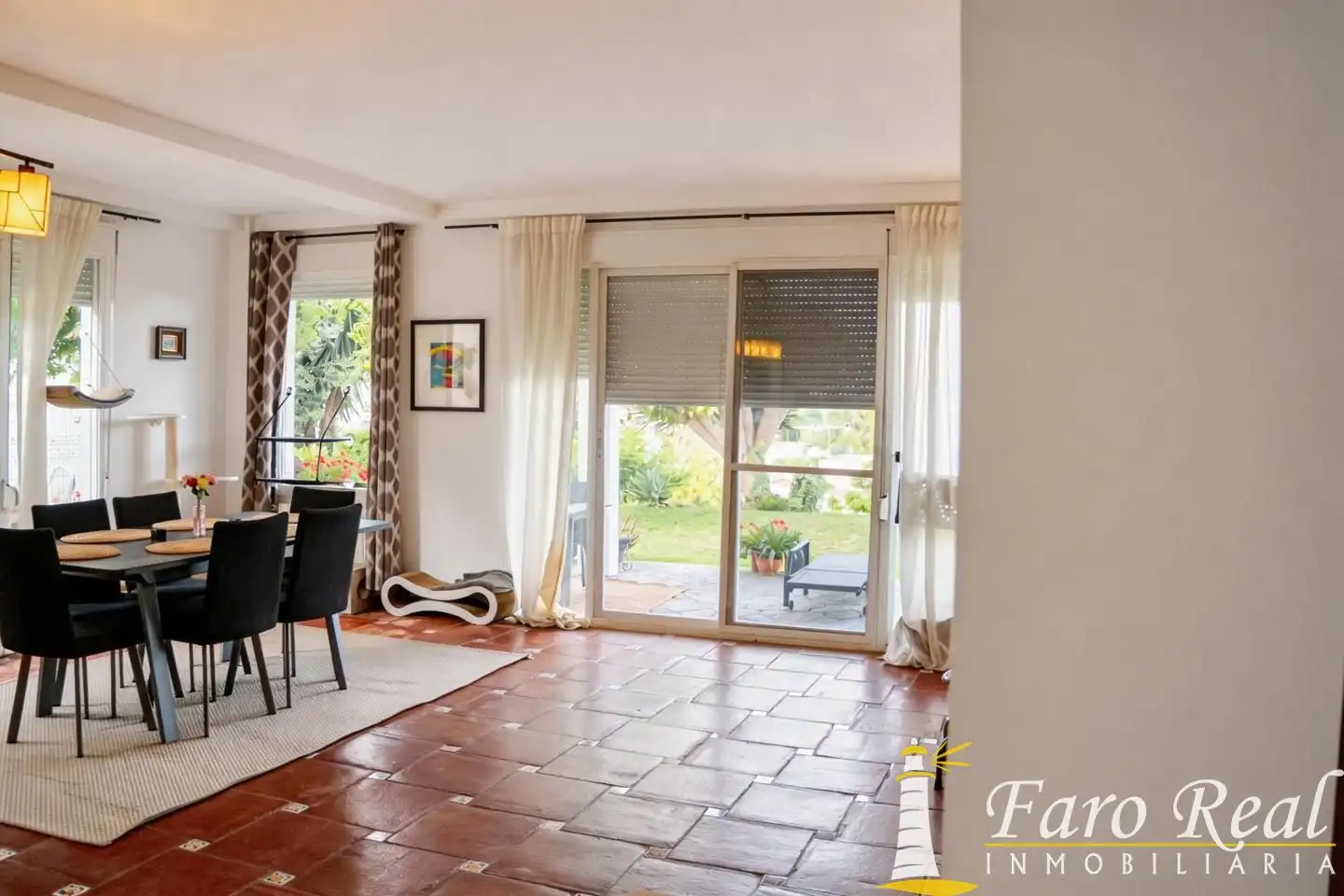 Menjador de Casa o xalet en venda en Sanlúcar de Barrameda amb Aire condicionat, Jardí privat i Terrassa