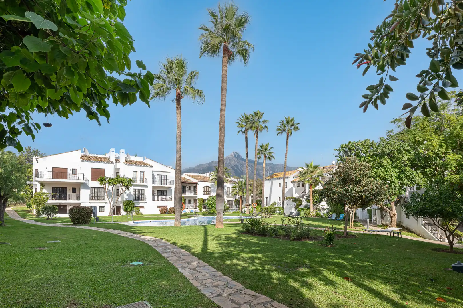 Vista exterior de Apartament en venda en Marbella amb Aire condicionat, Calefacció i Parquet