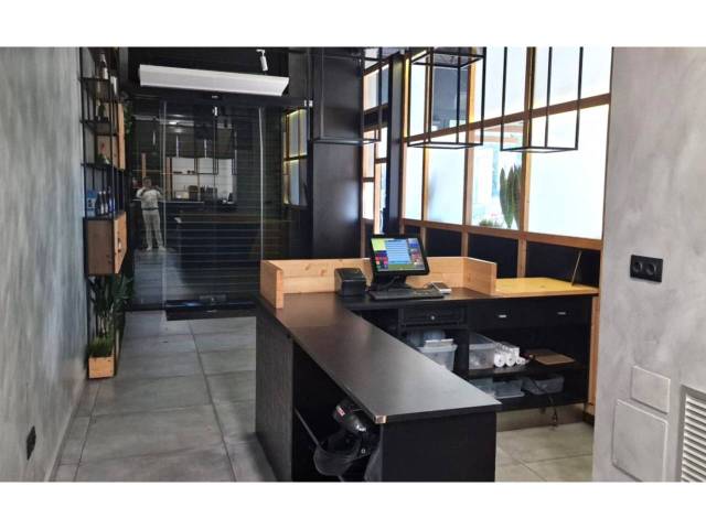 Local comercial en Venta en Esplugues en El Pedró