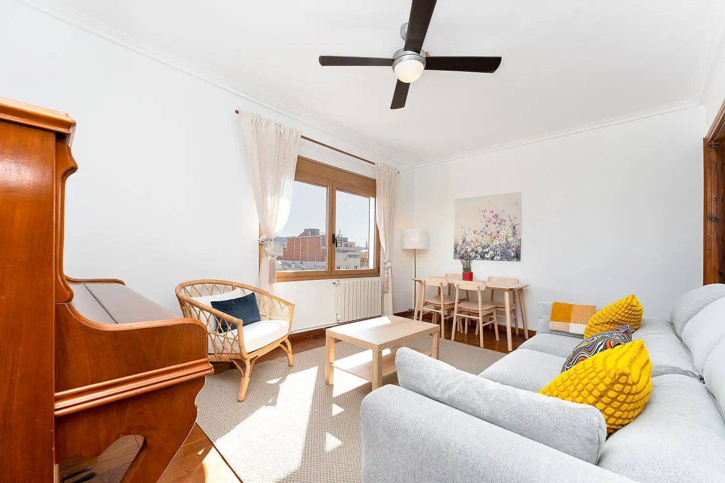 Sala de estar de Ático en venta en Barcelona con Aire acondicionado, Calefacción y Parquet