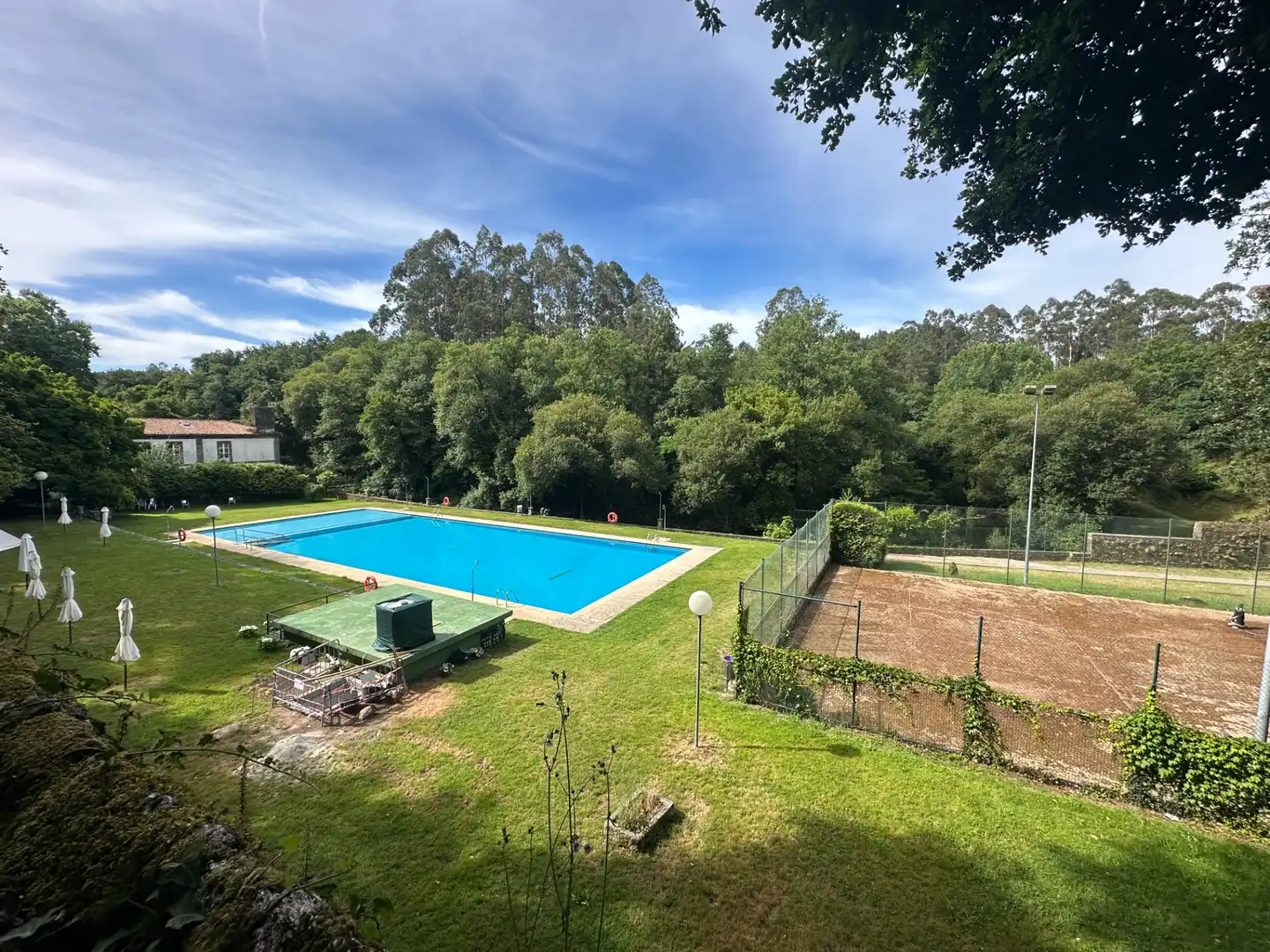 Piscina de Casa o chalet en venta en Santiago de Compostela  con Calefacción, Jardín privado y Parquet