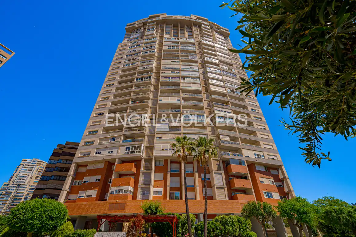 Vista exterior de Apartamento en venta en Benidorm con Aire acondicionado, Trastero y Amueblado
