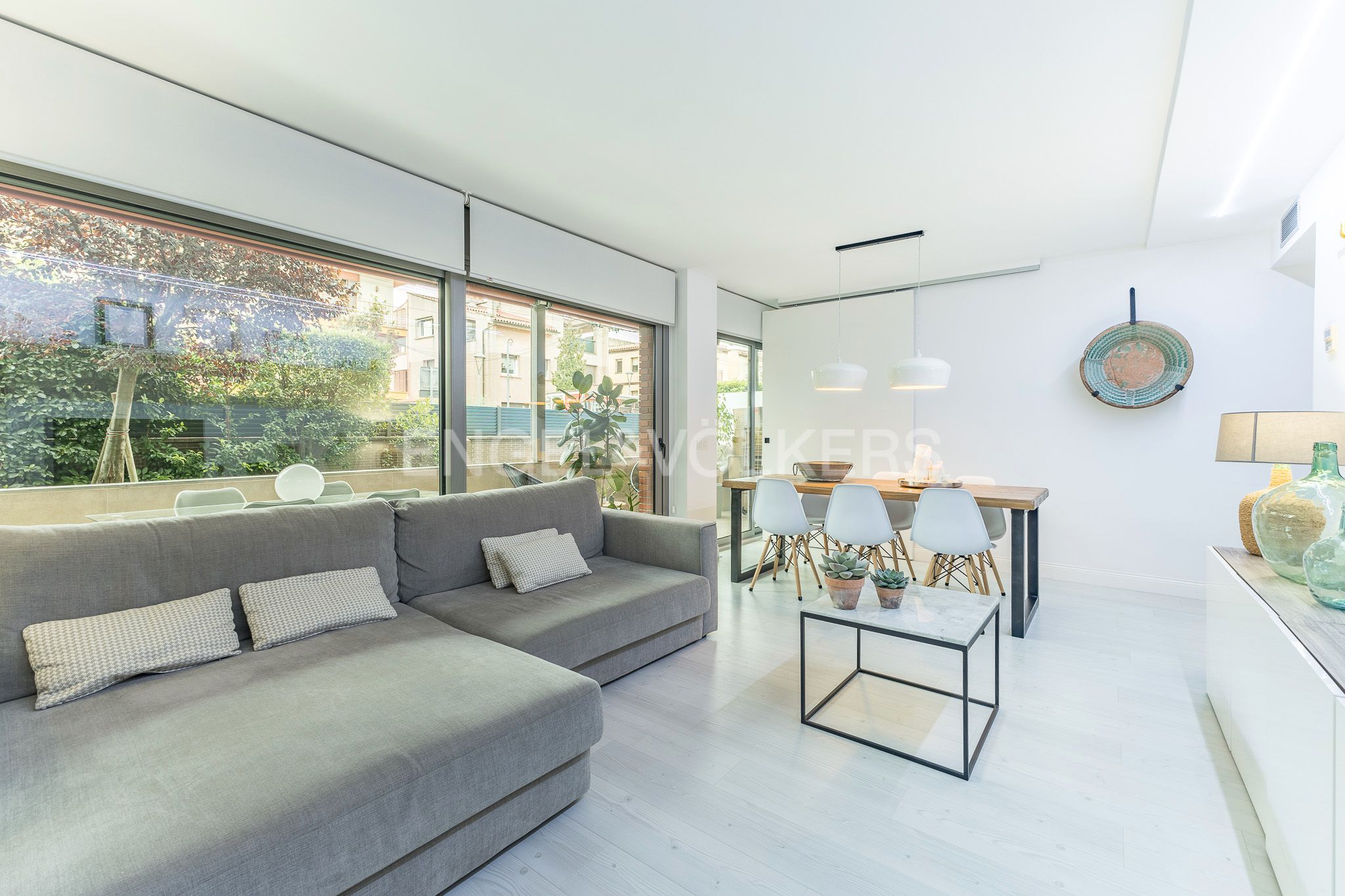 Sala d'estar de Apartament en venda en Sant Cugat del Vallès amb Aire condicionat, Calefacció i Jardí privat