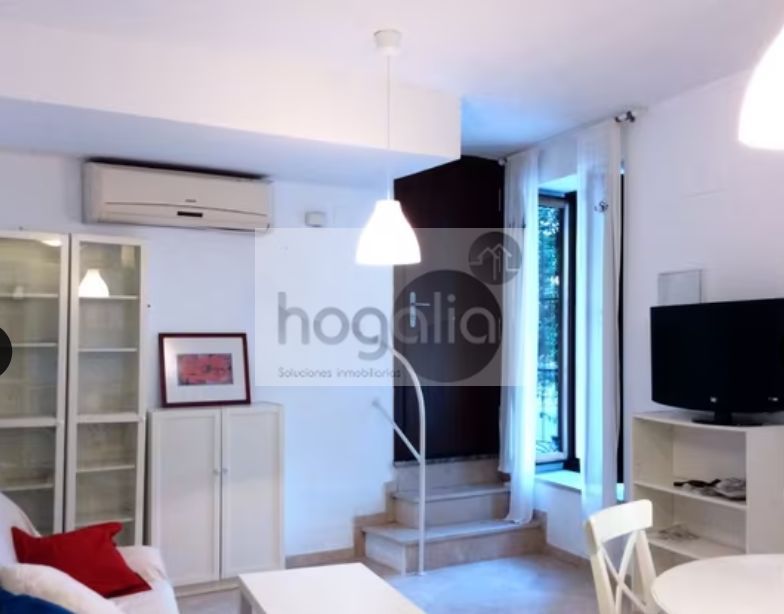 Habitación de Apartamento de alquiler en  Sevilla Capital con Aire acondicionado, Trastero y Amueblado