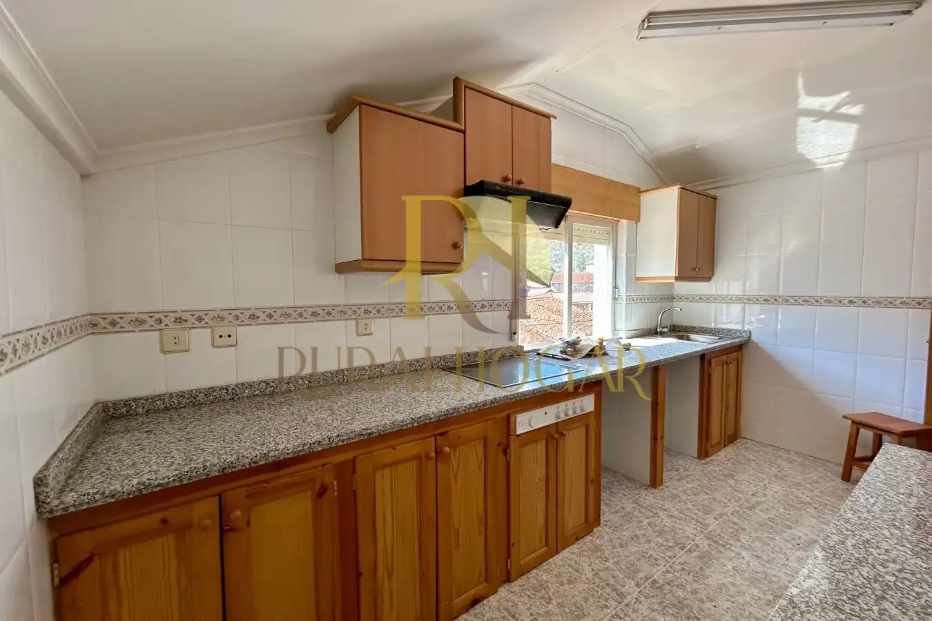 Cuina de Edifici en venda en Los Barrios de Luna 
