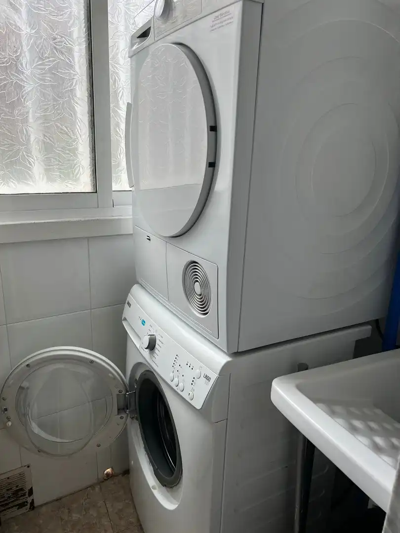 Baño de Apartamento de alquiler en Torrevieja con Aire acondicionado, Terraza y Amueblado