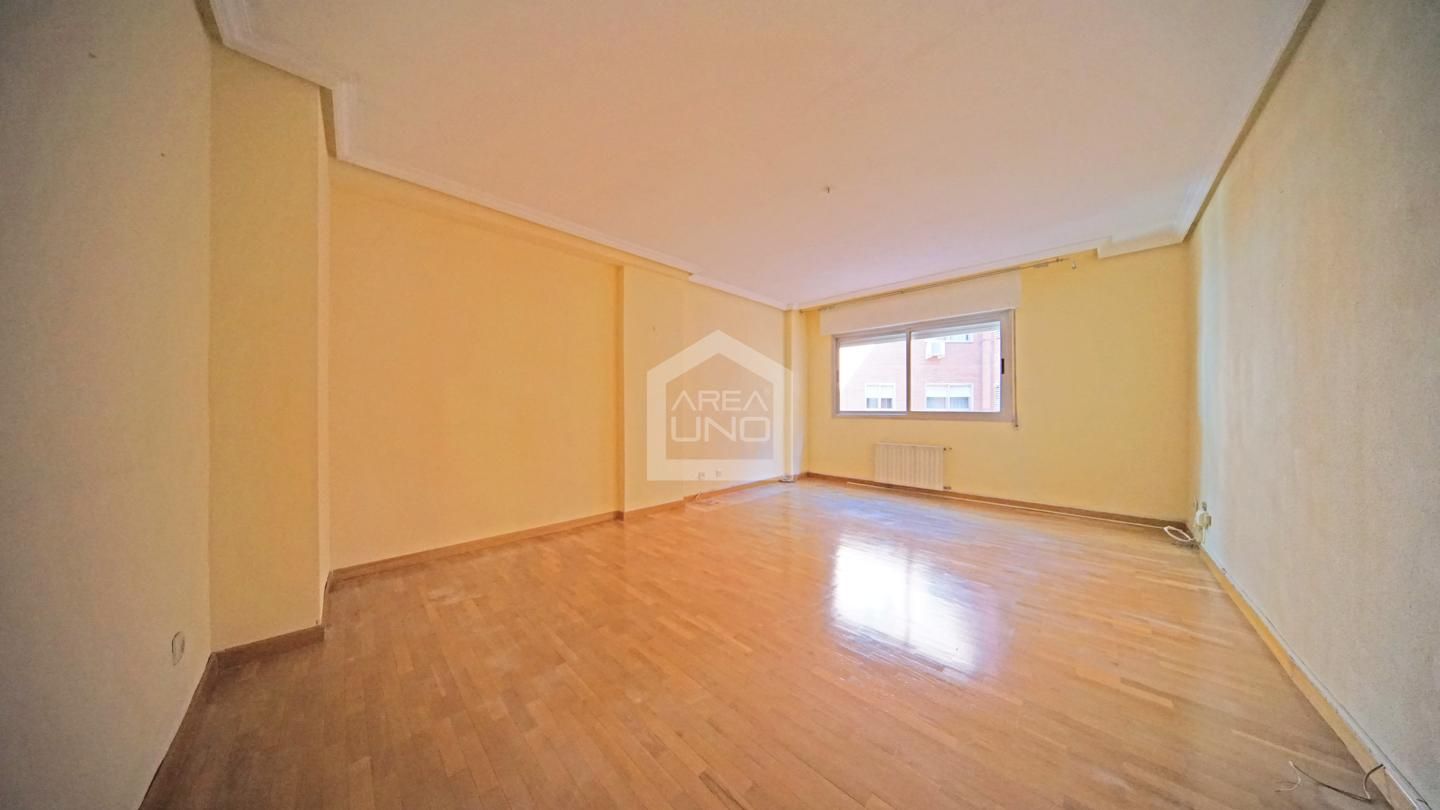 Living room of Flat for sale in  Madrid Capital  with Heating