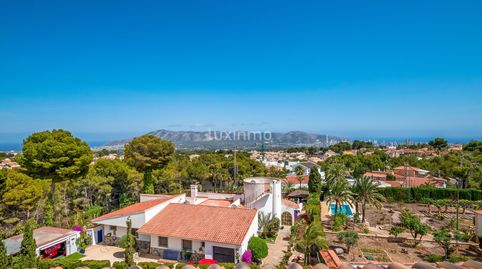 Chalet en venta en La Nucia con vistas al mar y montaña