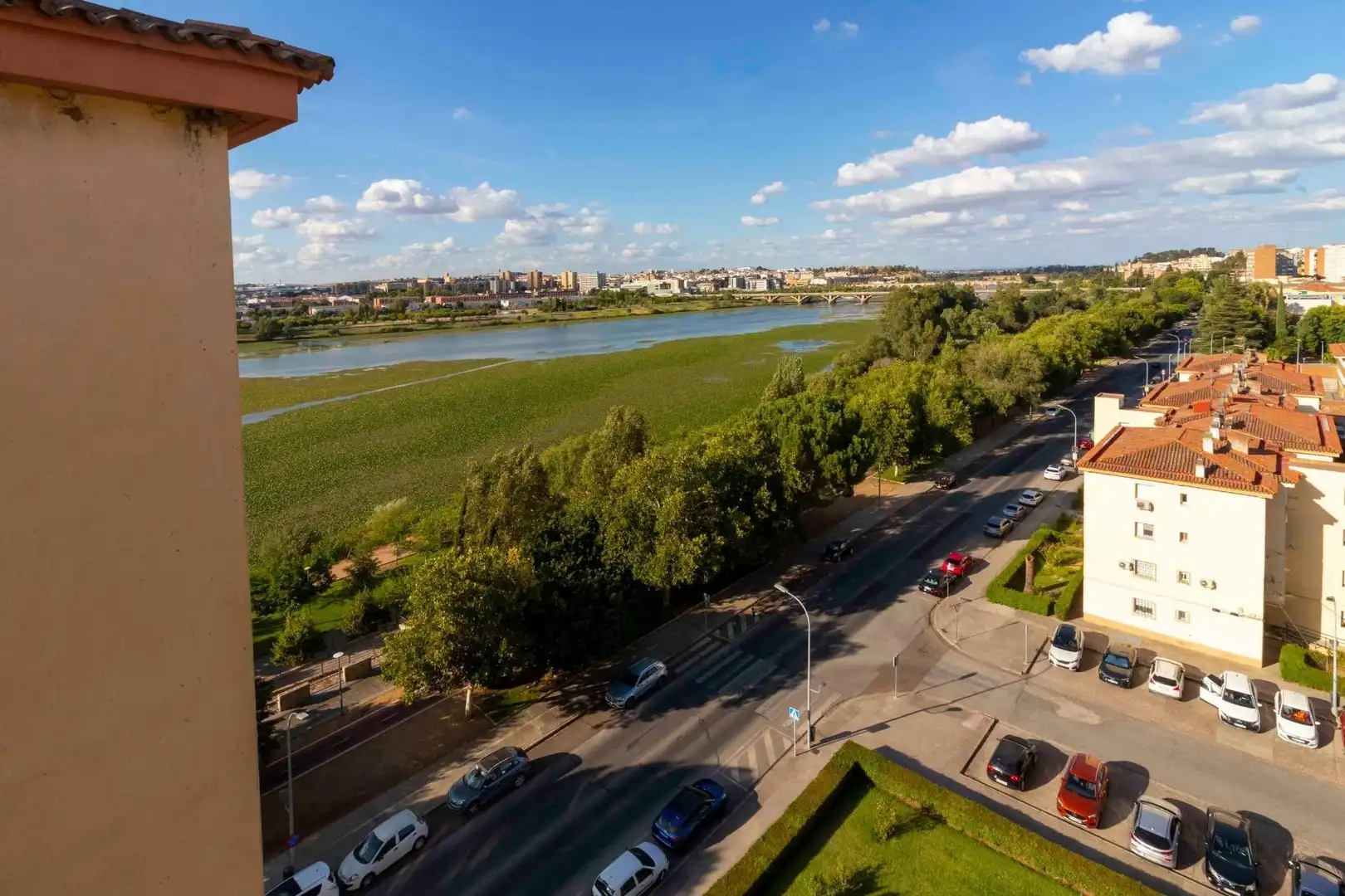 Außenansicht von Wohnung zum Verkauf in Badajoz mit Klimaanlage, Heizung und Terrasse