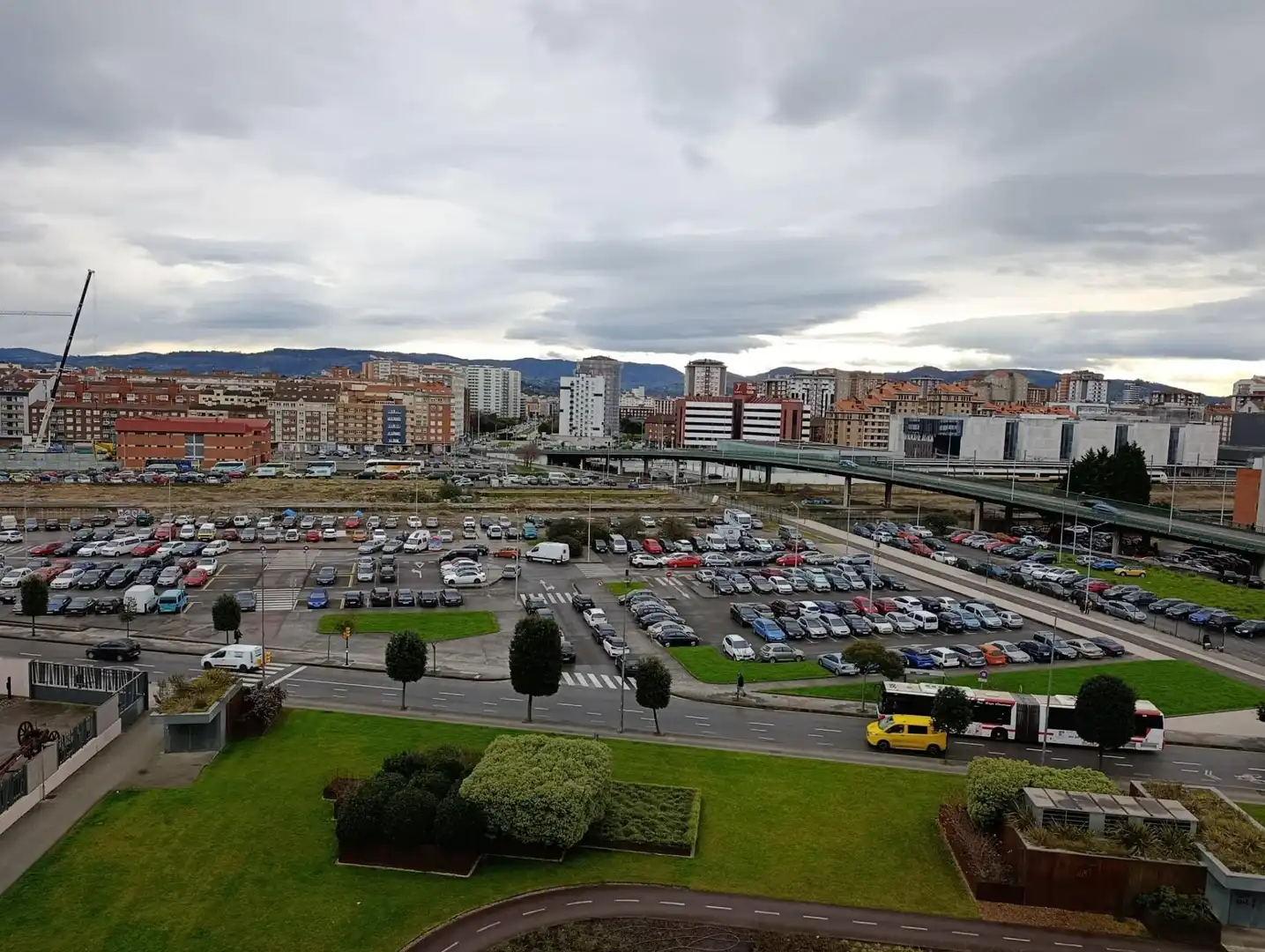 Aparcament de Pis en venda en Gijón  amb Terrassa, Traster i Moblat
