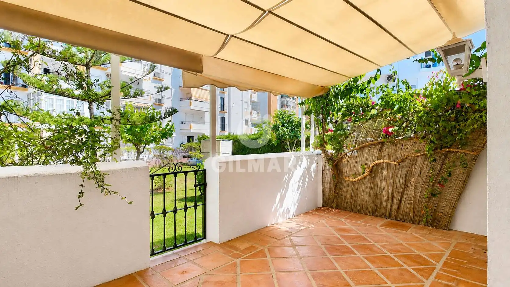 Terraza de Casa adosada en venta en Fuengirola con Calefacción, Jardín privado y Piscina