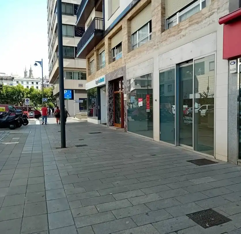 Geschaftsraum zur Miete in Avenida de La Rioja, Gran Via