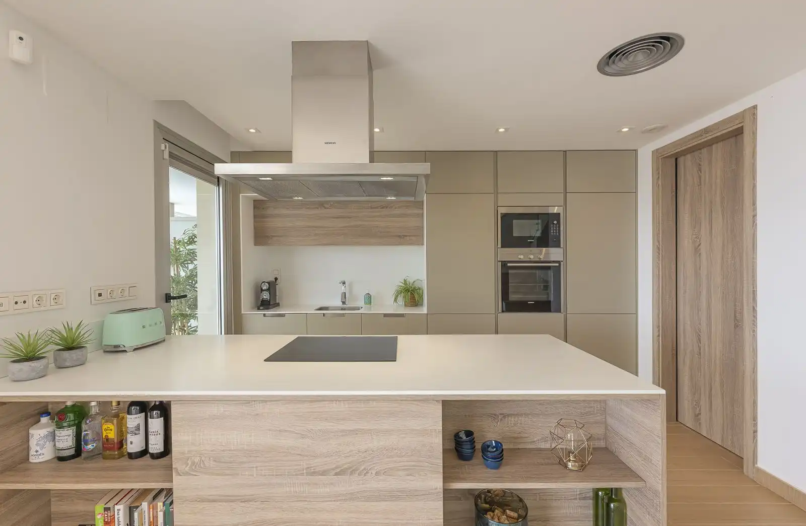 Cocina de Dúplex en venta en Benahavís con Aire acondicionado, Terraza y Trastero