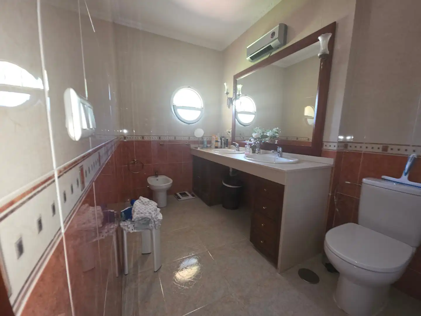 Baño de Casa o chalet en venta en Alcalá de Guadaira con Aire acondicionado, Calefacción y Jardín privado
