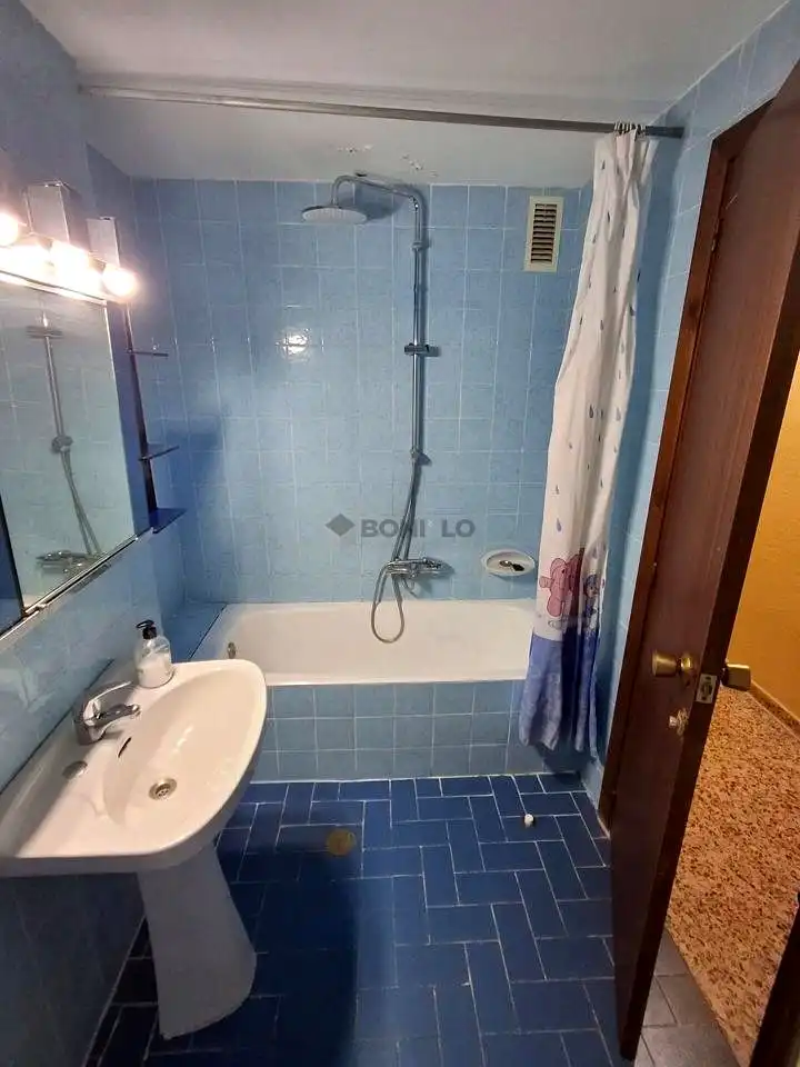 Badezimmer von Wohnung zur Miete in Teruel mit Möbliert