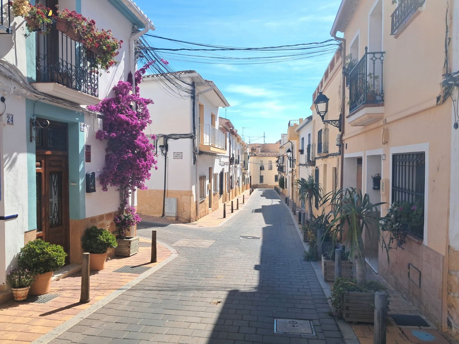 Vista exterior de Casa adosada en venda en La Nucia amb Calefacció, Jardí privat i Terrassa