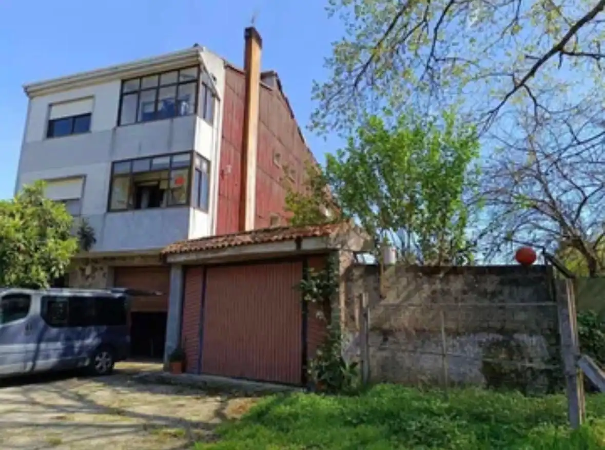 Vista exterior de Casa o xalet en venda en O Carballiño   amb Calefacció, Jardí privat i Traster