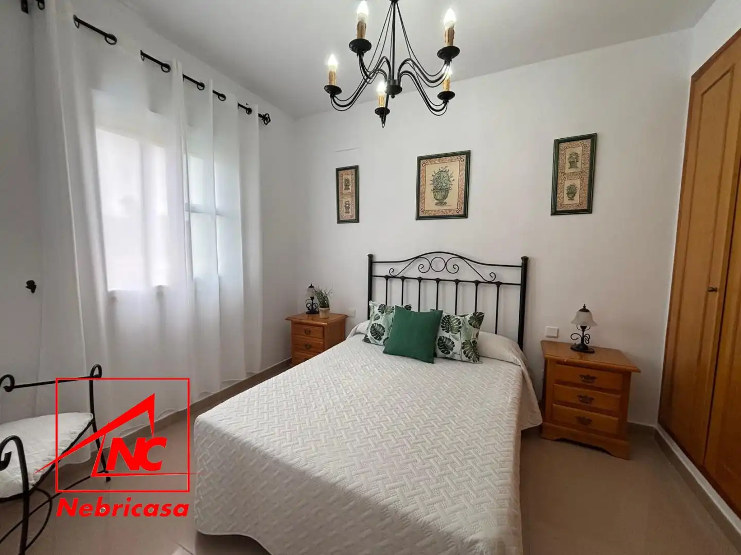 Habitación de Piso de alquiler en Rota con Terraza, Piscina y Amueblado
