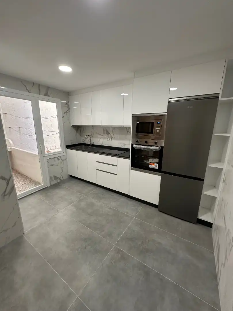 Cocina de Piso de alquiler en Ourense Capital  con Parquet, Trastero y Horno