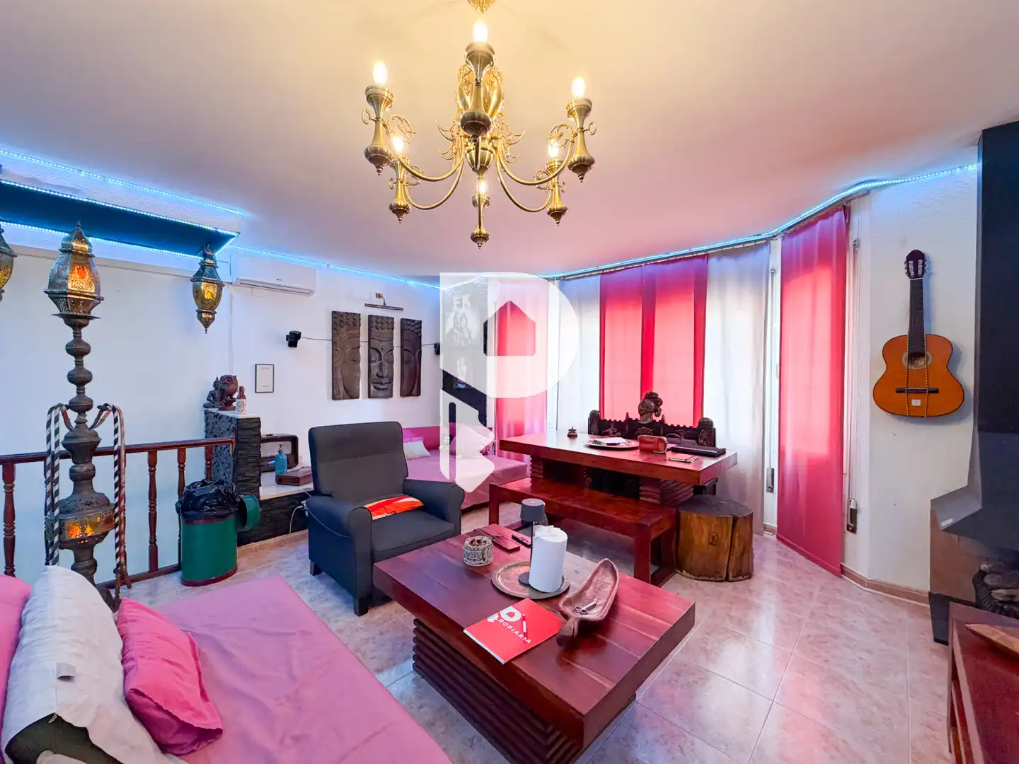 Sala d'estar de Casa adosada en venda en Sant Vicenç Dels Horts amb Aire condicionat, Calefacció i Terrassa
