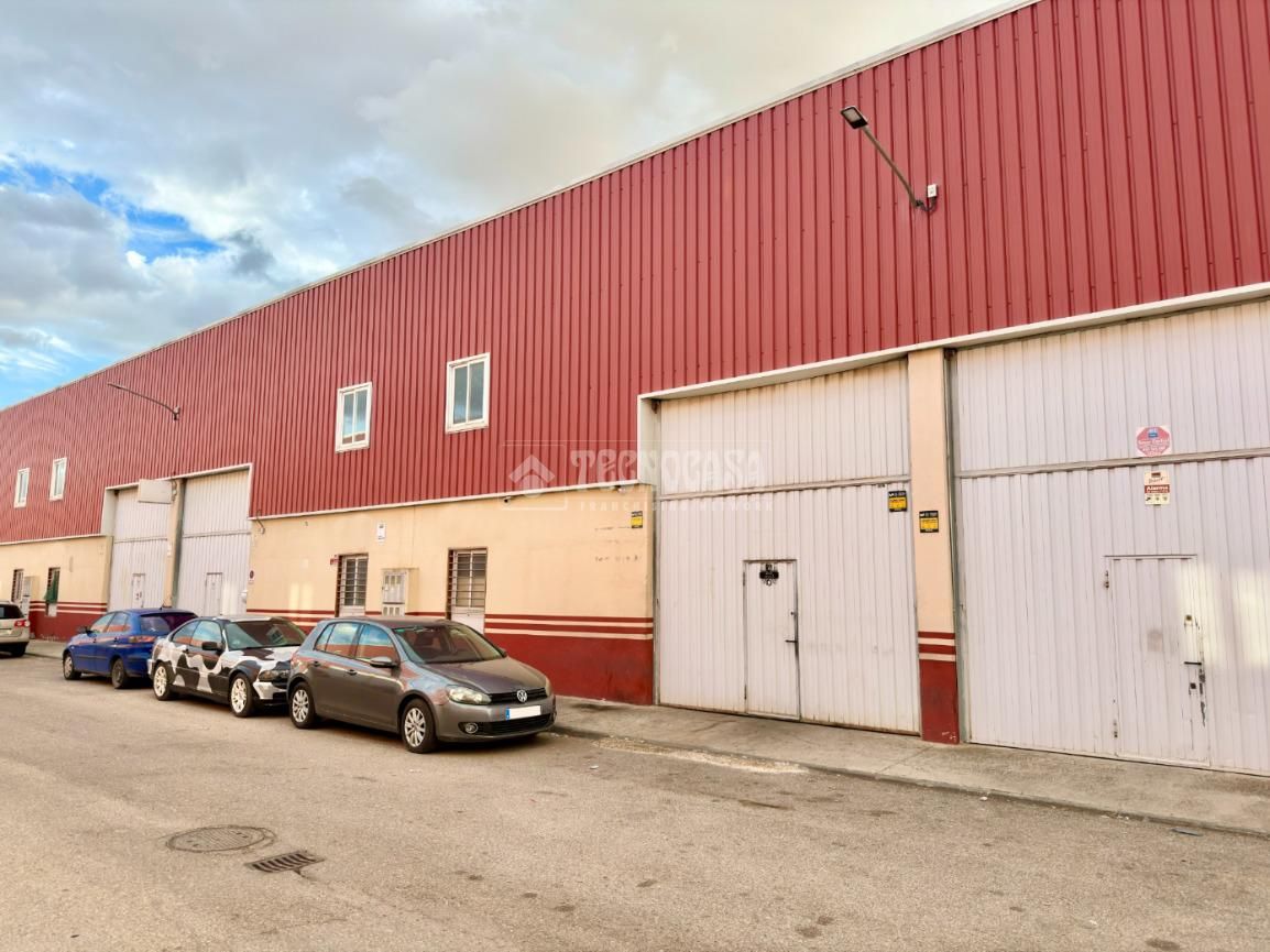 Vista exterior de Local en venta en Cabanillas del Campo con Alarma