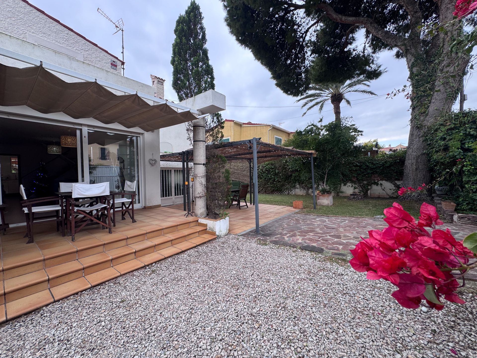 Jardí de Casa adosada en venda en Benicasim / Benicàssim amb Aire condicionat, Calefacció i Jardí privat